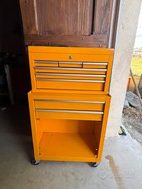 Scaffale in metallo con ruote