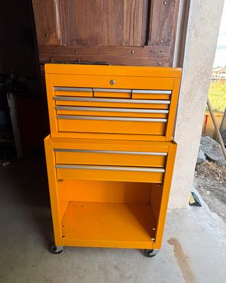 Scaffale in metallo con ruote