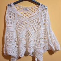 Maglia traforata con maniche larghe