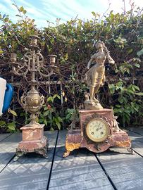 Orologio antico in marmo rosa da tavolo