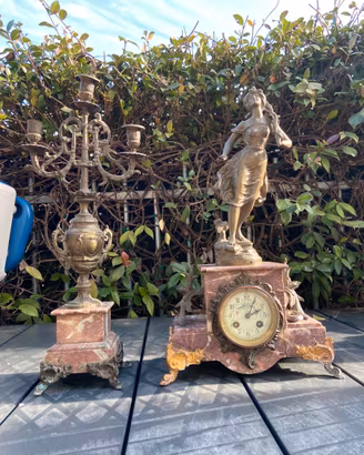 Orologio antico in marmo rosa da tavolo