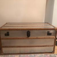 Baule vintage in metallo, legno e pelle