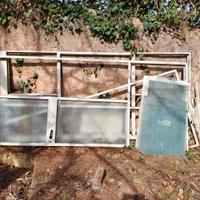Veranda in alluminio e vetro retinato