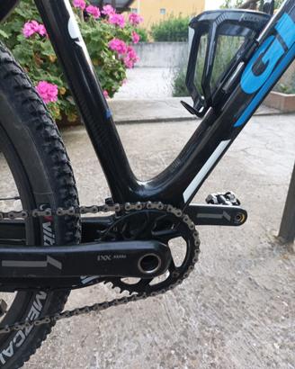 Mtb Giant   In carbonio  27,5 taglia S