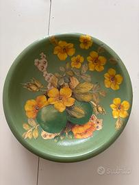 Ciotola in legno decorata a mano