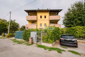 APPARTAMENTO SU DUE LIVELLI CON DOPPI SERVIZI A BU