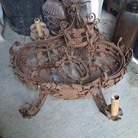 lampadario anni 800 in ferro battuto