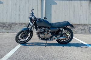 YAMAHA 4V7 XJ400 CAFÉ RACER