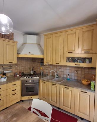 Cucina giallo antico