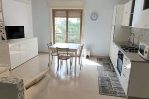 Appartamento trilocale arredato con posto auto