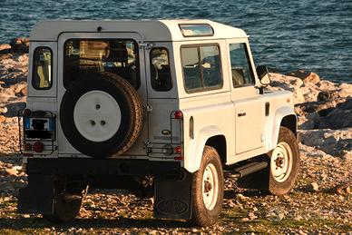Land Rover Defender 90