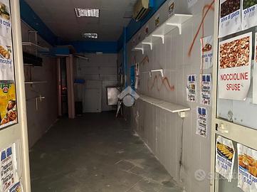 NEGOZIO A NAPOLI