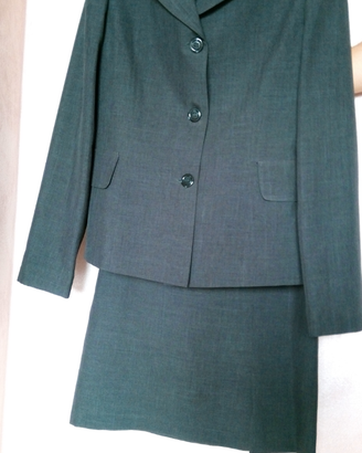 Tailleur giacca e gonna grigio