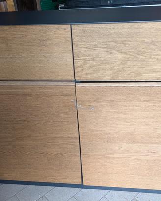 Mobile IKEA KLACKENÄS
legno nero/rovere marrone
