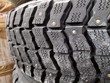 Ruote pneumatici chiodati