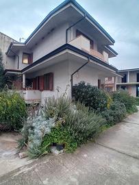 Villetta indipendente con cortile privato