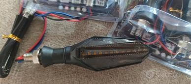 2 coppie di frecce a led
