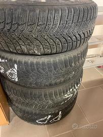 Pneumatici invernali abbinati a cerchi in lega
