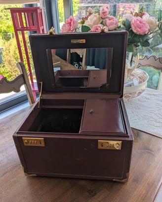 beauty case Cartier "Les Must de Cartier" in pelle