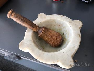 Mortaio antico in marmo