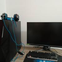PC fisso da gaming con monitor