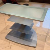 Tavolino da salotto porta TV in alluminio.