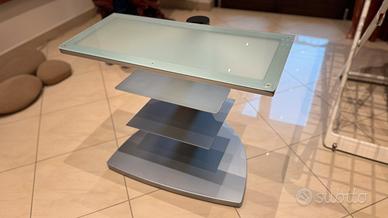 Tavolino da salotto porta TV in alluminio.