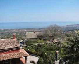 Villa tra Taormina e Catania