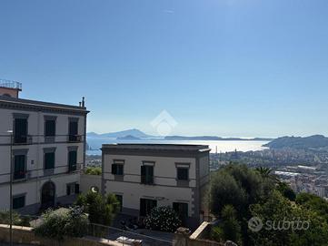 4 LOCALI A NAPOLI