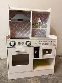 cucina giocattolo per bambina in legno