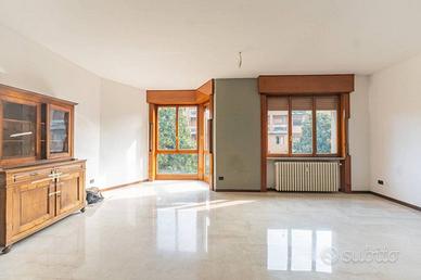 Appartamento di 159 m² con 4 locali e box auto a M