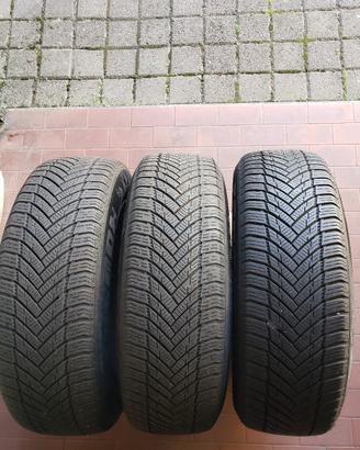 Tre ruote con gomme 185/65 R15 invernali poco usat