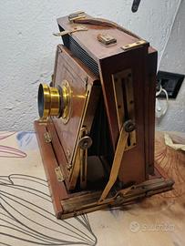 Antica macchina fotografica 