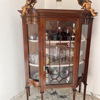 Vetrinetta antica