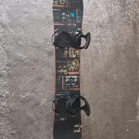 Burton Blunt 154 Snowboard + Attacchi Mission Tg M