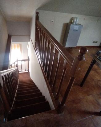 Scala da interno in vero legno