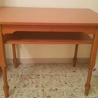 Tavolo da soggiorno o scrivania