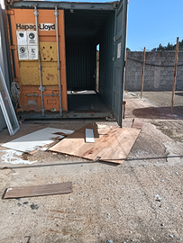 Container su cortile