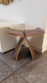 Sgabello butterfly in legno scuro