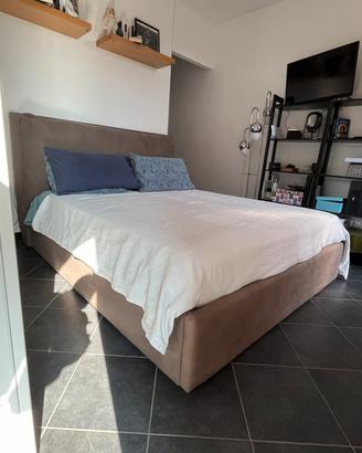 Letto matrimoniale imbottito contenitore