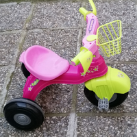 Triciclo per bambina colorato