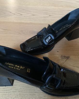 Scarpe in pelle verniciata - donna