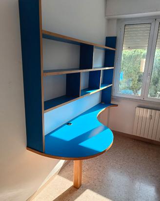 Scrivania artigianale con libreria in legno