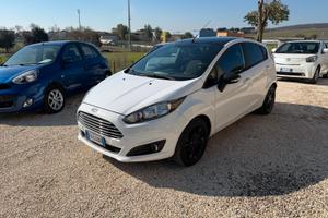 Ford Fiesta Cambio Automatico Black & White