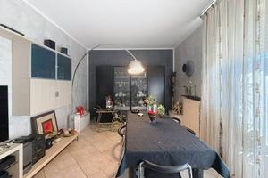Appartamento di 138 m² con 5 locali e posto auto a
