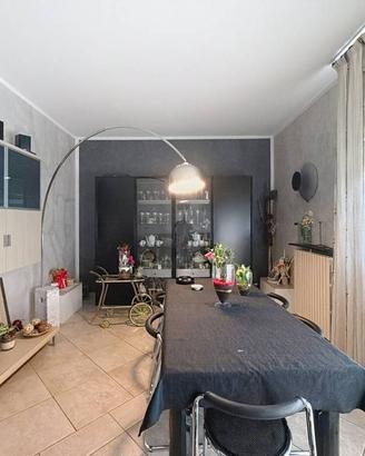 Appartamento di 138 m² con 5 locali e posto auto a