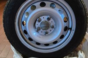 Gomme 195/60 R16 con cerchioni