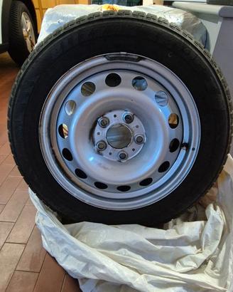 Gomme 195/60 R16 con cerchioni