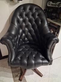 poltrona in pelle nera 