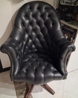 poltrona in pelle nera 